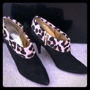 🔥JUST IN🔥 Guess Women’s Size 10 leopard boots